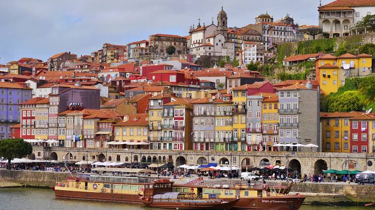 Frontier Airlines Porto Office in Portugal